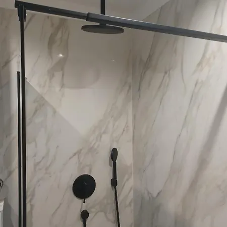 Petar Appartamento Traù